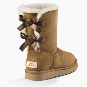 UGG Bailey Bow Boot Chestnut & FREE boot socks